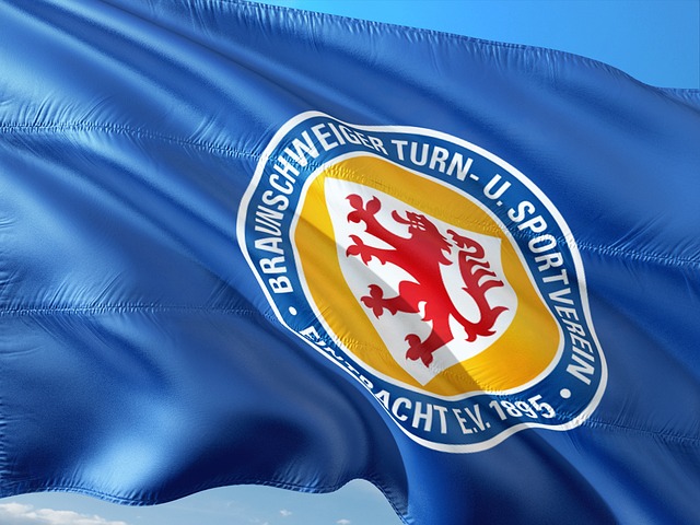 可能遭停赛 姆巴佩对马竞赛后冲看台手抓下体摇晃.